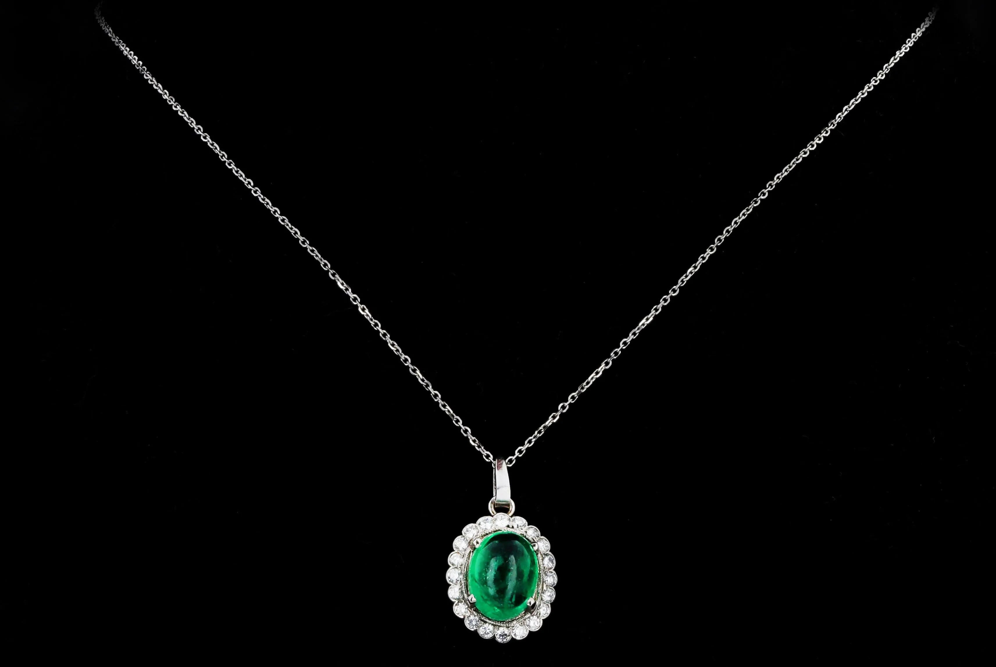 14K White Gold 4.28 Carat Cabochon Natural Emerald & Diamond Diamond Halo Pendant Necklace