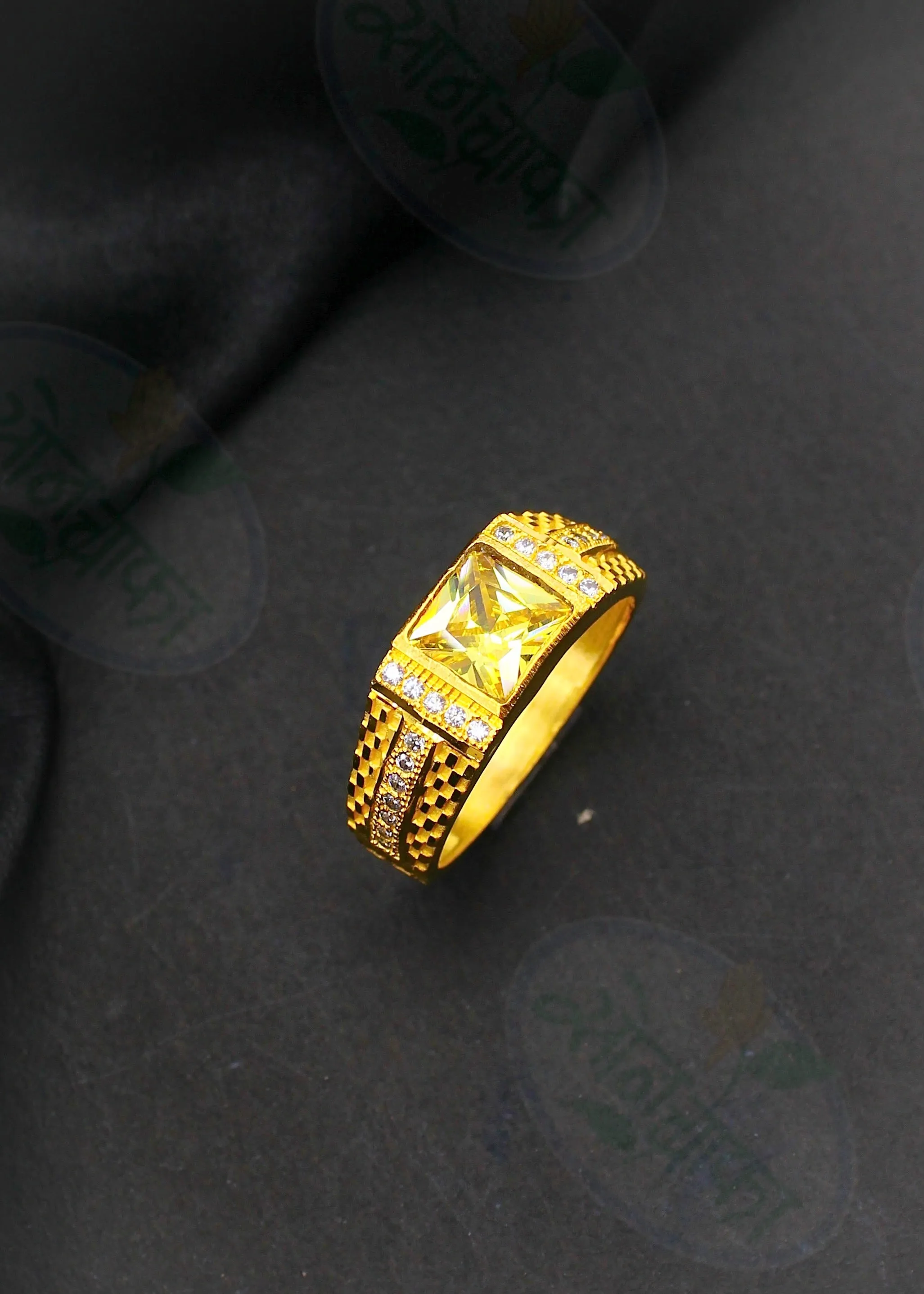 ELEGANT TEXTURED GOLDEN RING