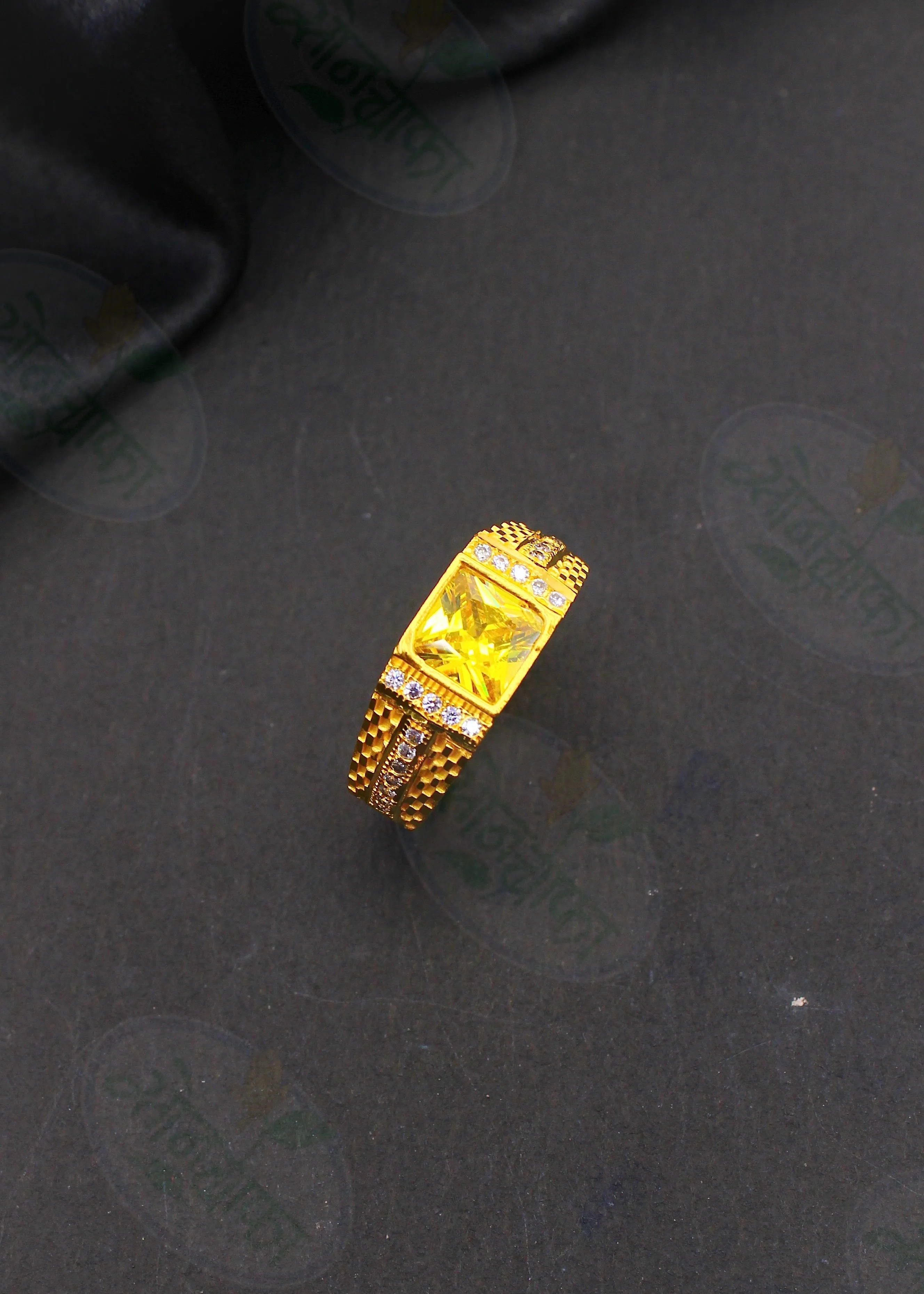 ELEGANT TEXTURED GOLDEN RING