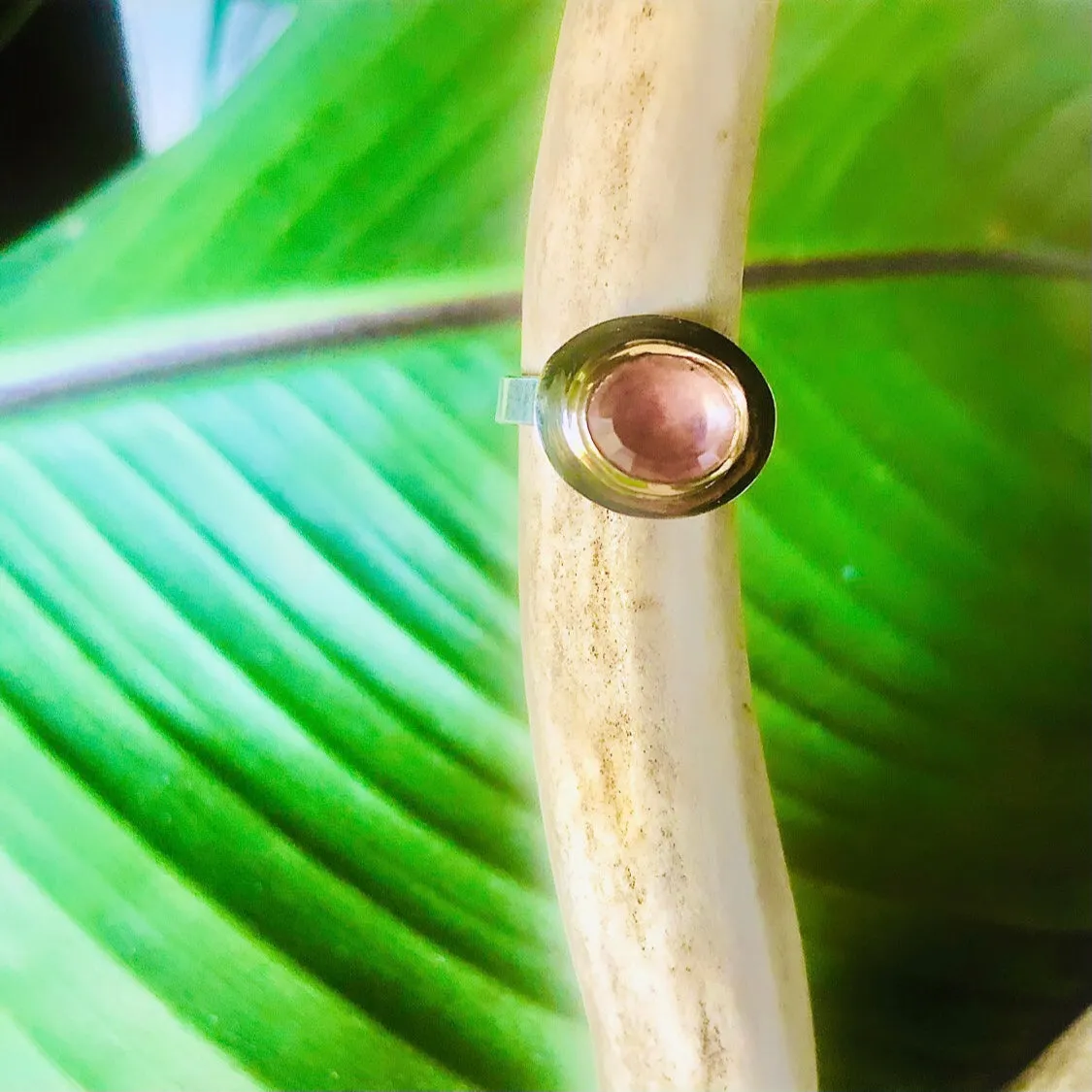 Little Hat ring with pink sapphire