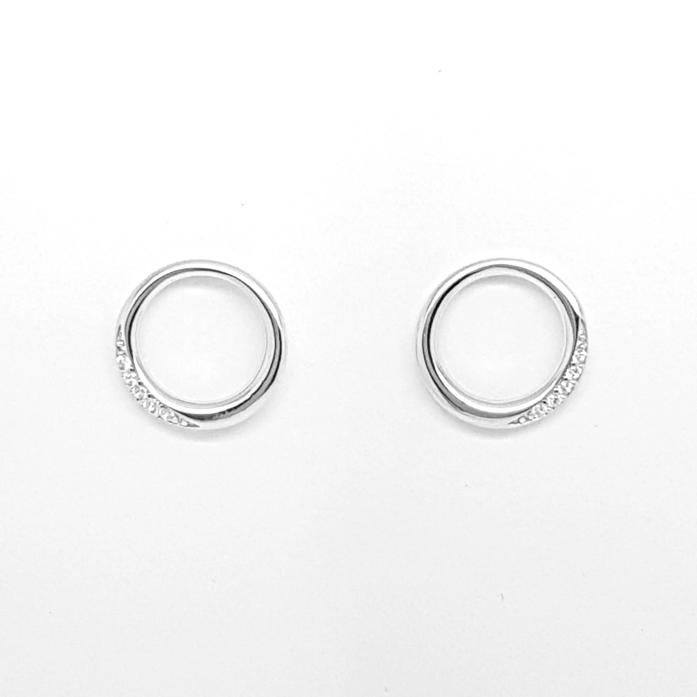 Minimalist Open circle stud earrings 34110