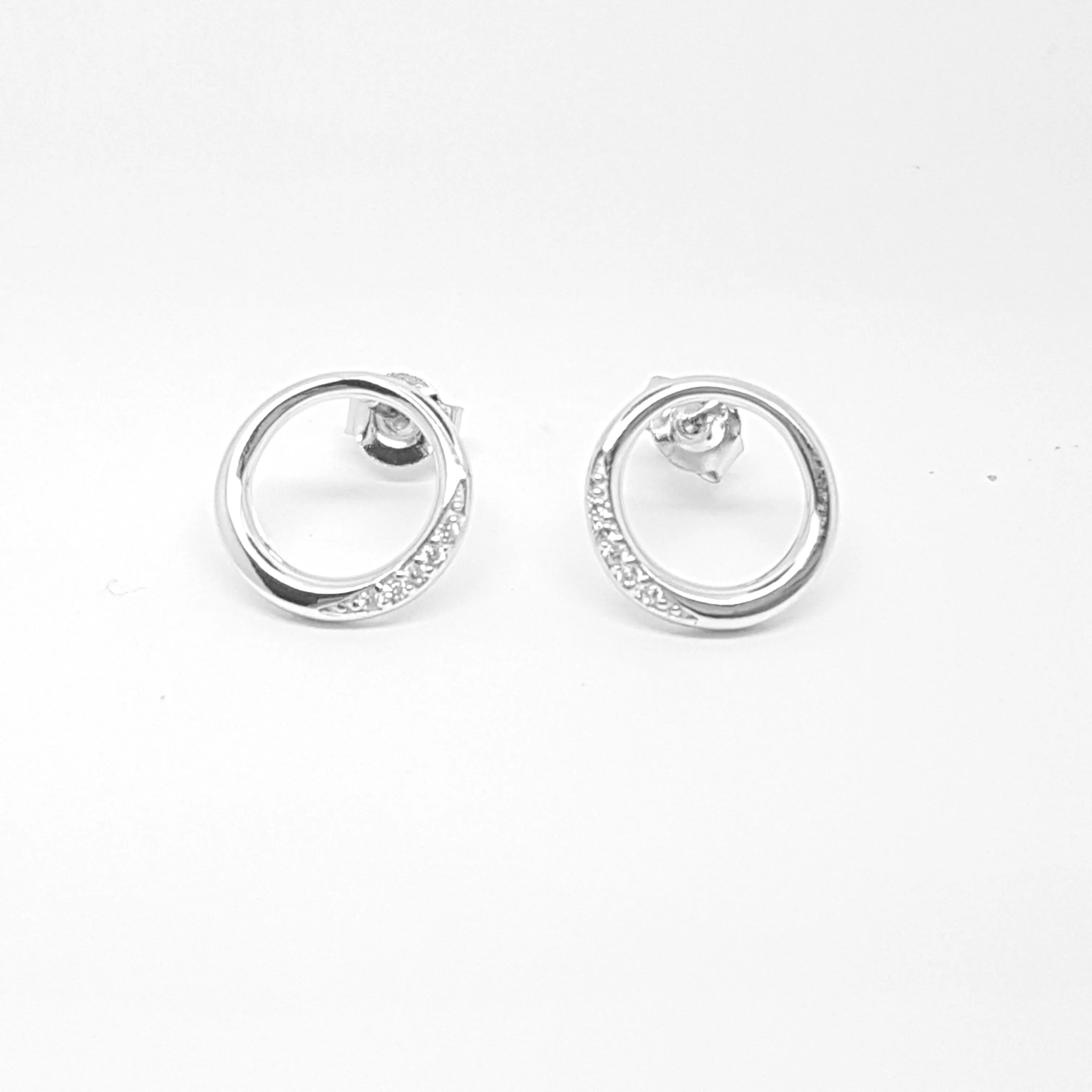 Minimalist Open circle stud earrings 34110