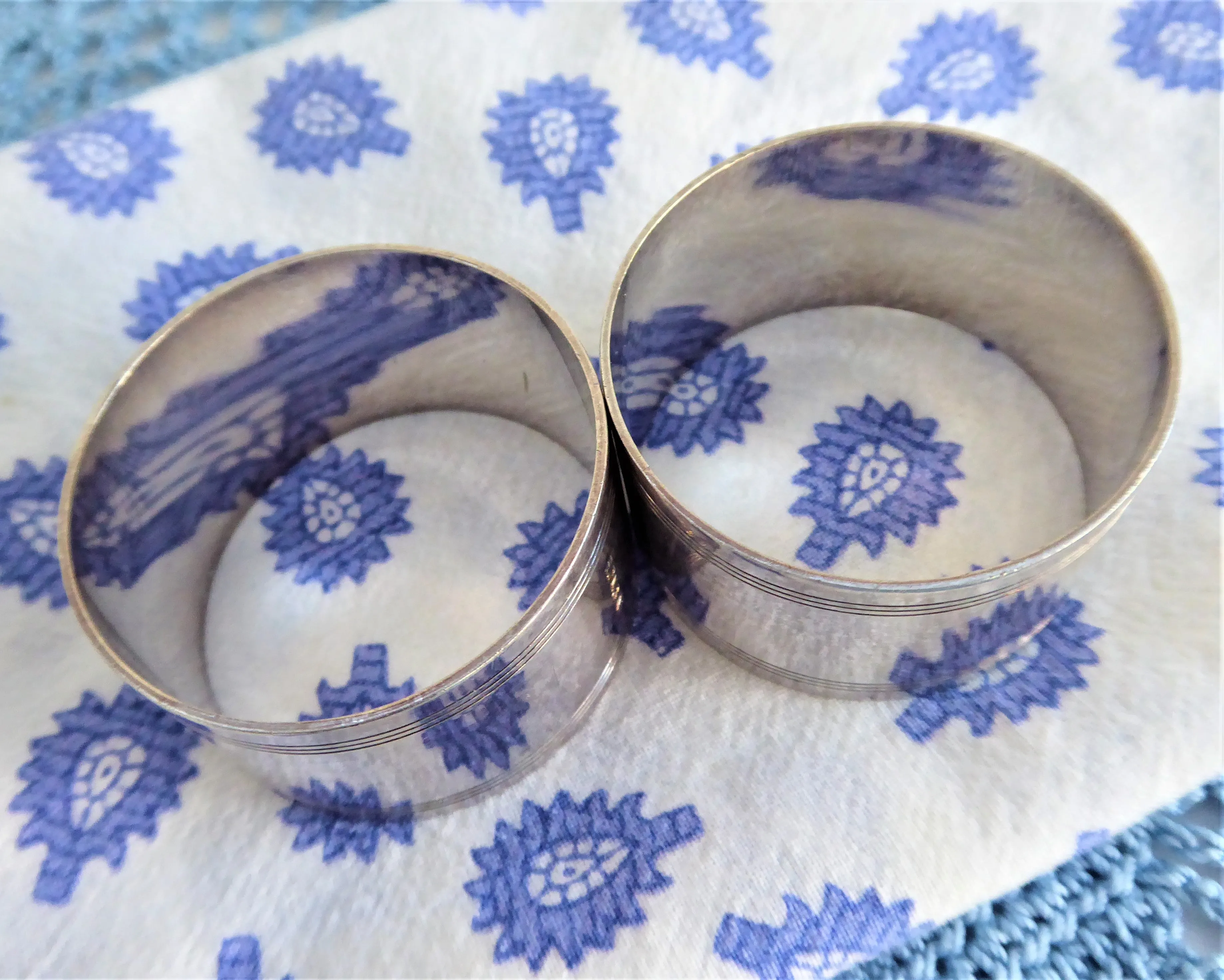 Napkin Ring Pair 1930s England Silver Plate Machine Engraved A1 Plate