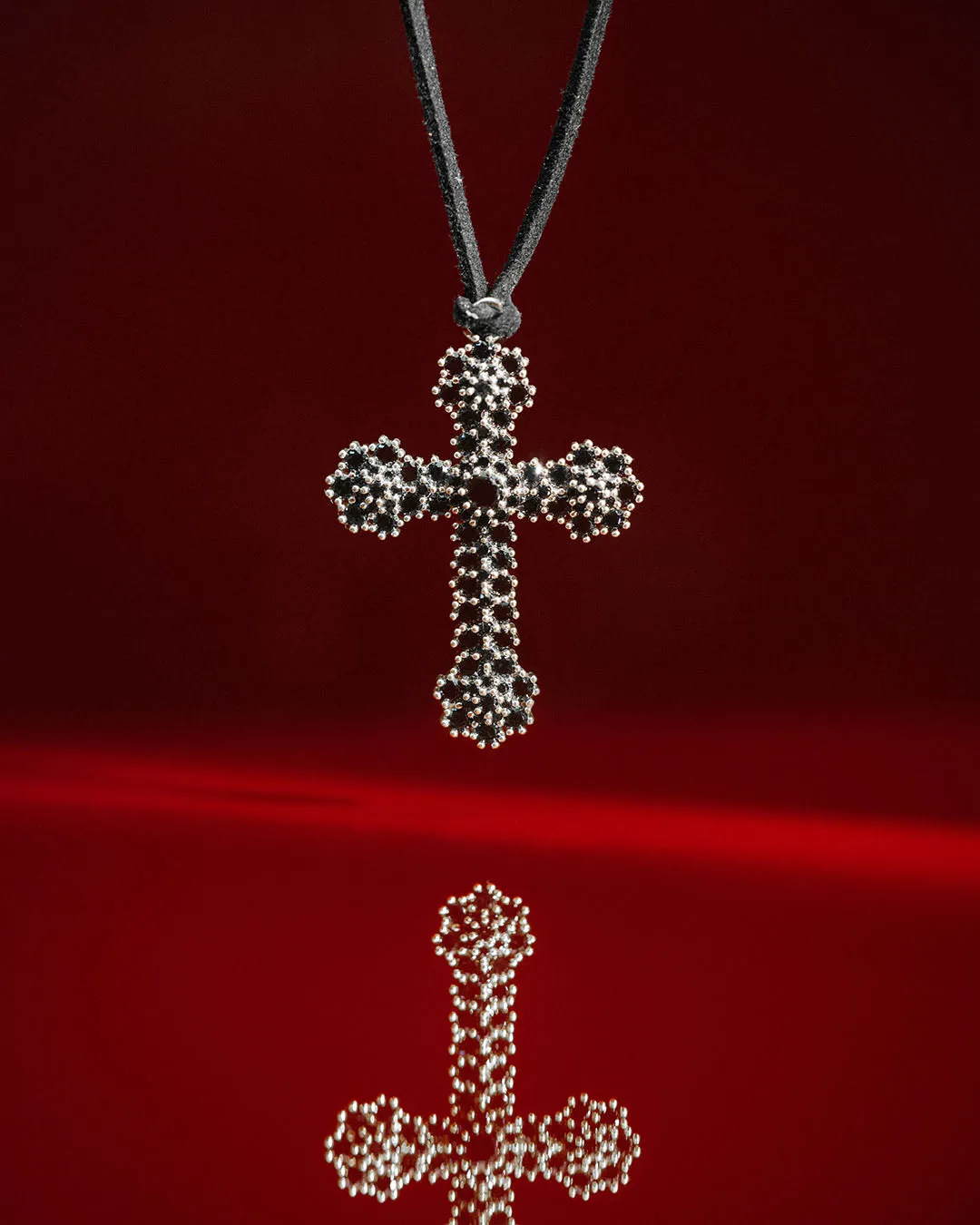 The Kourtney cross pendant - silver plated