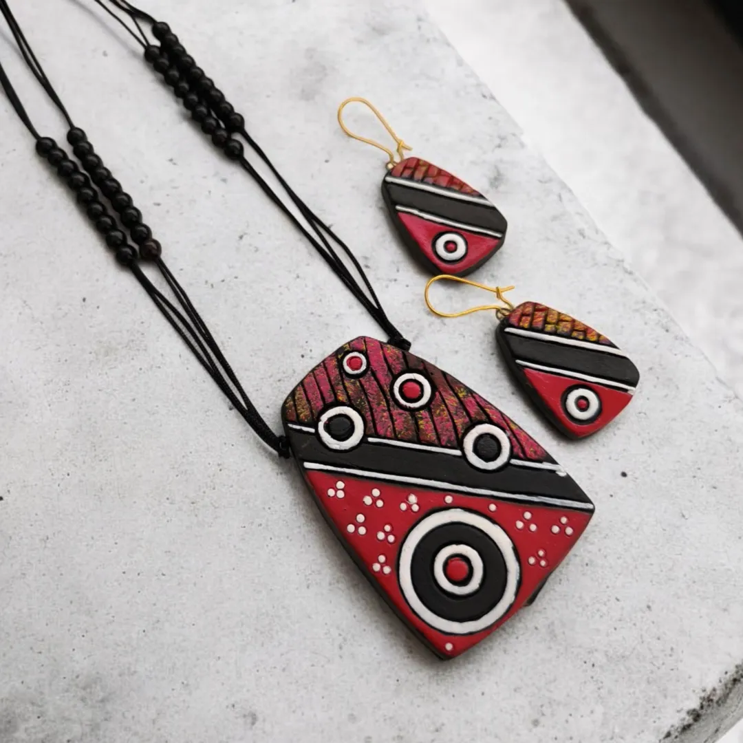 Vivid Art : Hand-Painted Red and Black Terracotta Set